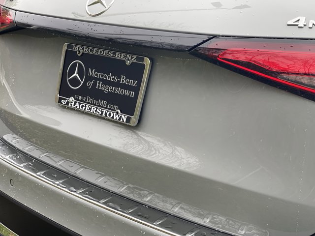 2026 Mercedes-Benz GLC 300 Image 9 of 10