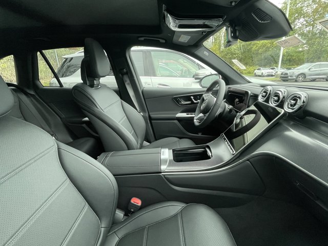 2026 Mercedes-Benz GLC 300 Image 9 of 10
