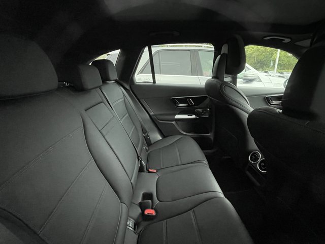 2026 Mercedes-Benz GLC 300 Image 5 of 10