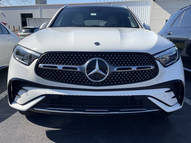 2026 Mercedes-Benz GLC 300 Image 2 of 11