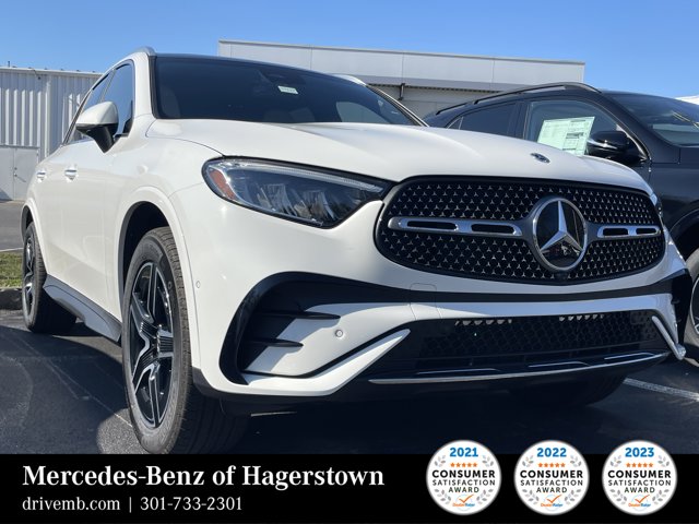 2026 Mercedes-Benz GLC 300 Image 3 of 11