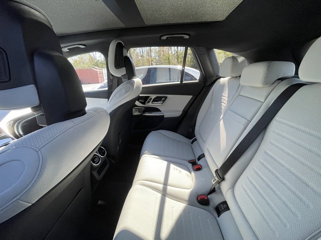 2026 Mercedes-Benz GLC 300 Image 7 of 11