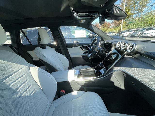 2026 Mercedes-Benz GLC 300 Image 10 of 11