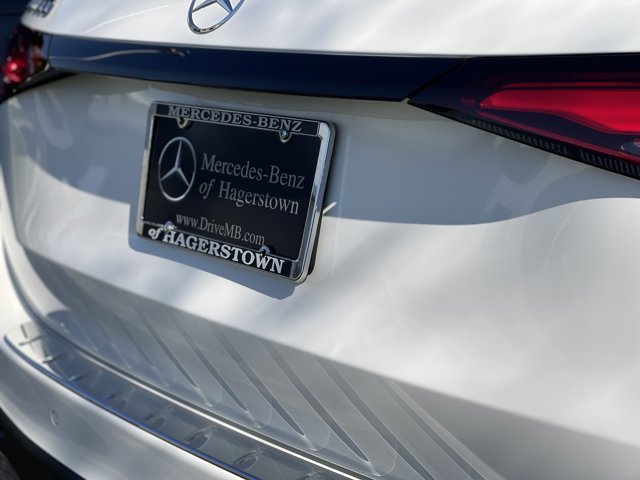 2026 Mercedes-Benz GLC 300 Image 9 of 11