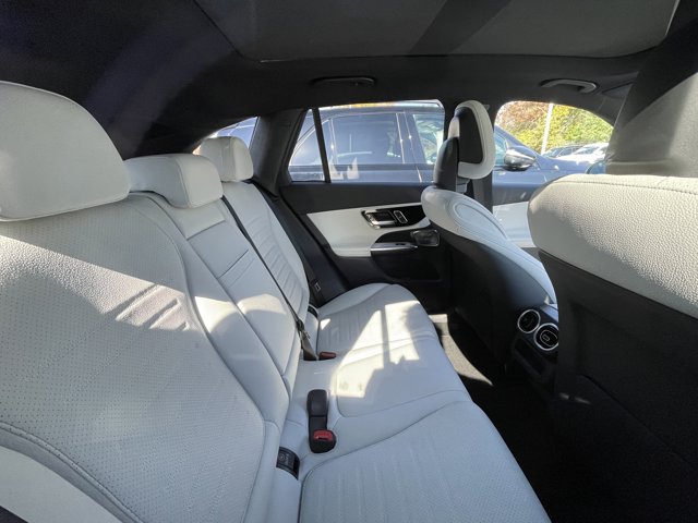 2026 Mercedes-Benz GLC 300 Image 6 of 11
