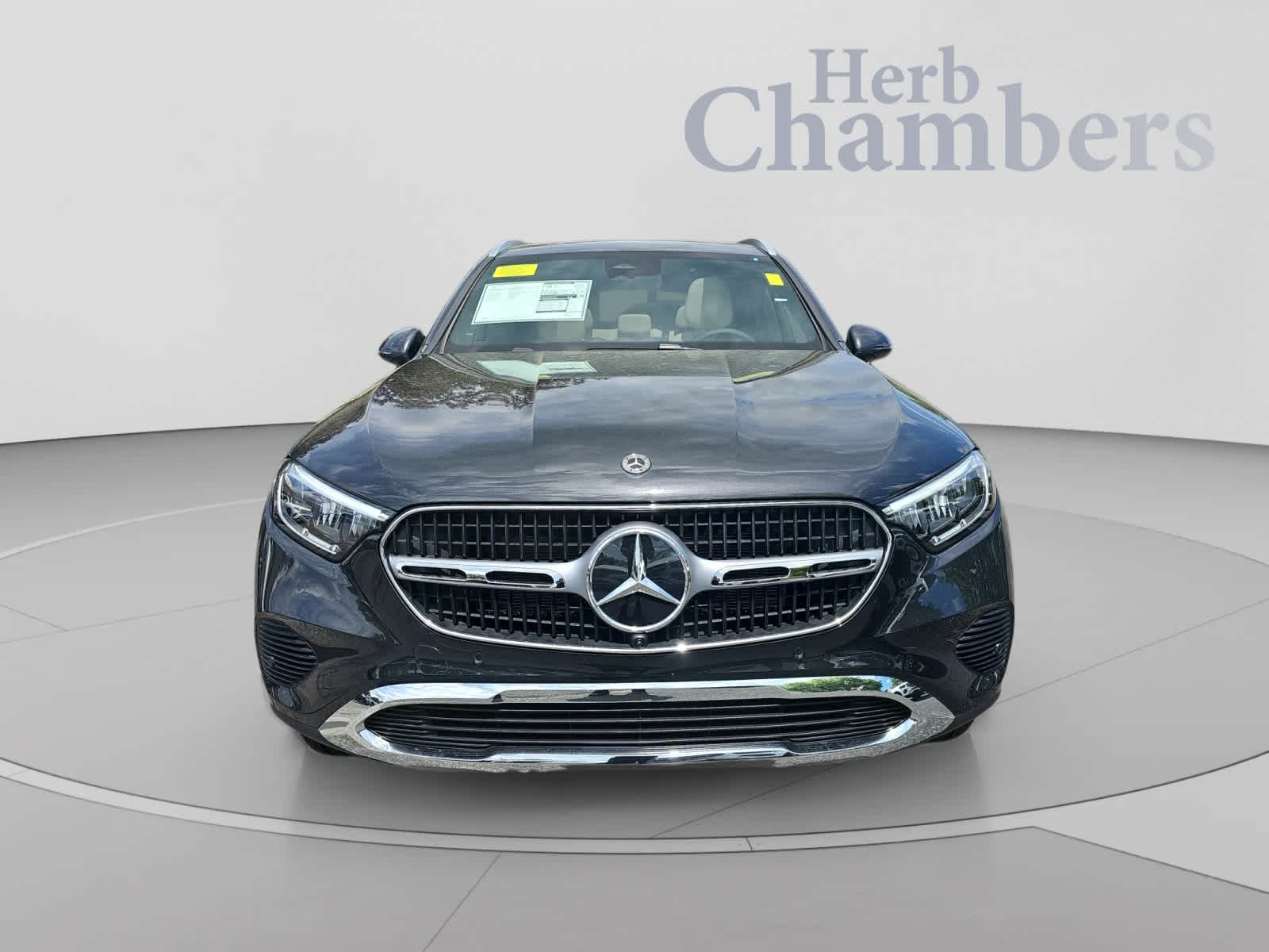 2026 Mercedes-Benz GLC 300 Image 2 of 18