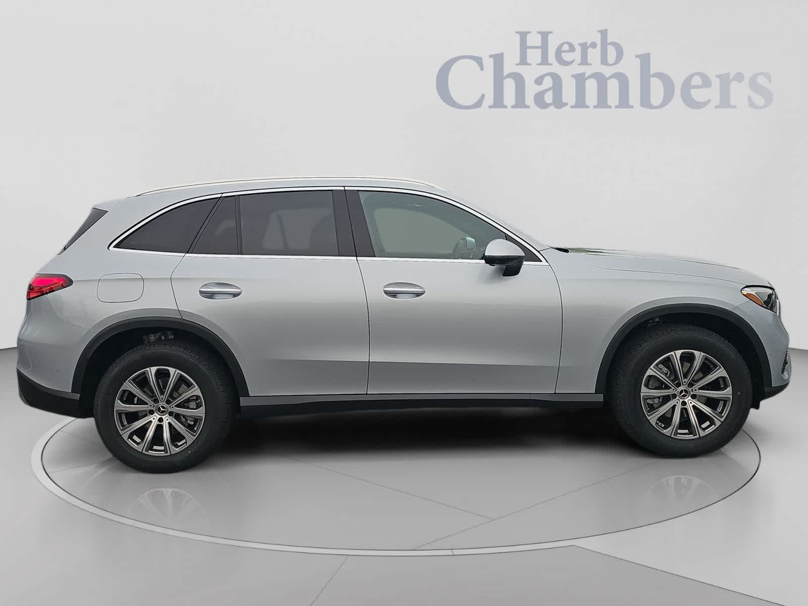 2026 Mercedes-Benz GLC 300 Image 3 of 19