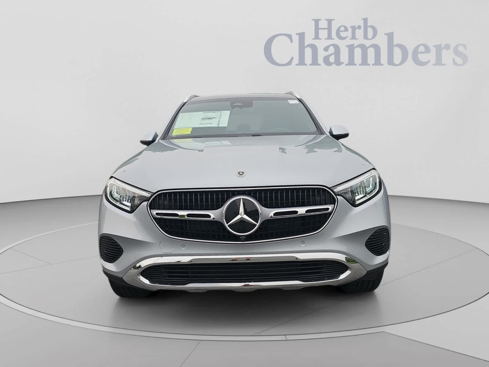 2026 Mercedes-Benz GLC 300 Image 2 of 19