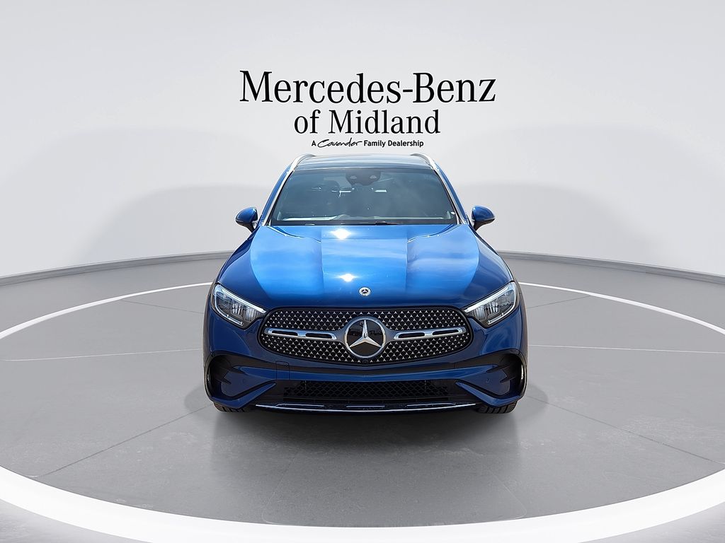 2026 Mercedes-Benz GLC 300 Image 2 of 22