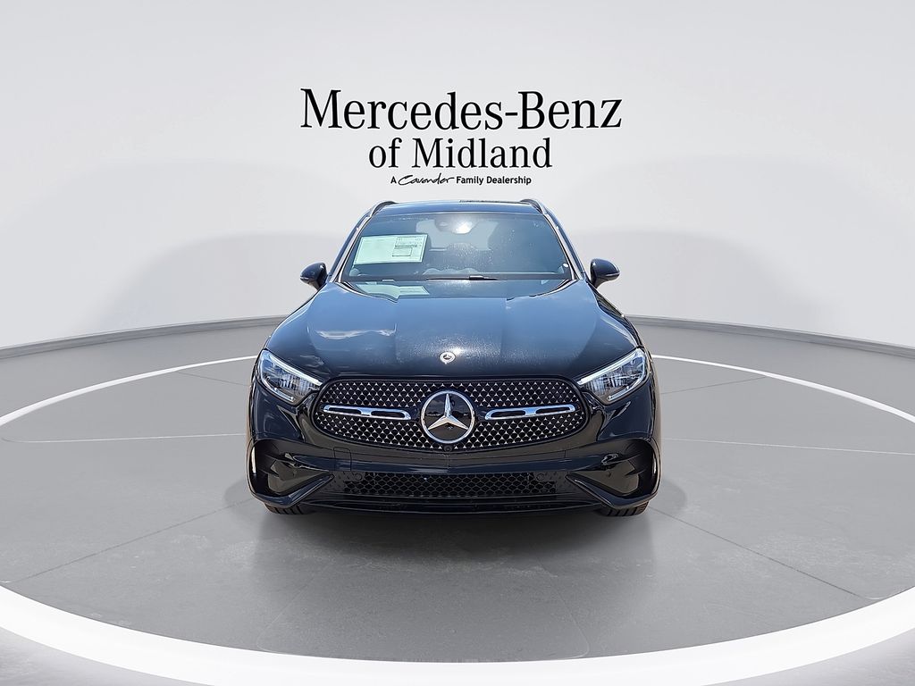 2026 Mercedes-Benz GLC 300 Image 2 of 22