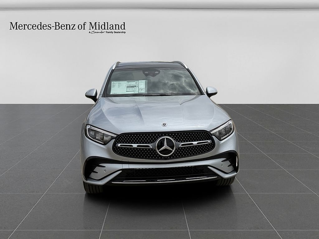 2026 Mercedes-Benz GLC 300 Image 2 of 21