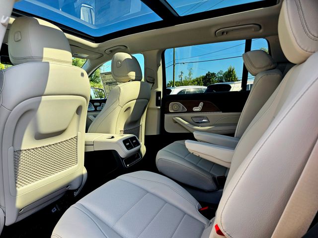 2026 Mercedes-Benz GLS 450 Image 14 of 39