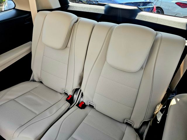 2026 Mercedes-Benz GLS 450 Image 11 of 39