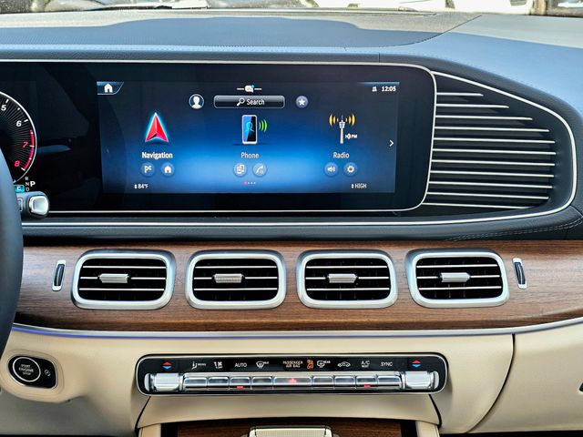 2026 Mercedes-Benz GLS 450 Image 24 of 39