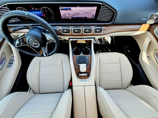 2026 Mercedes-Benz GLS 450 Image 17 of 39