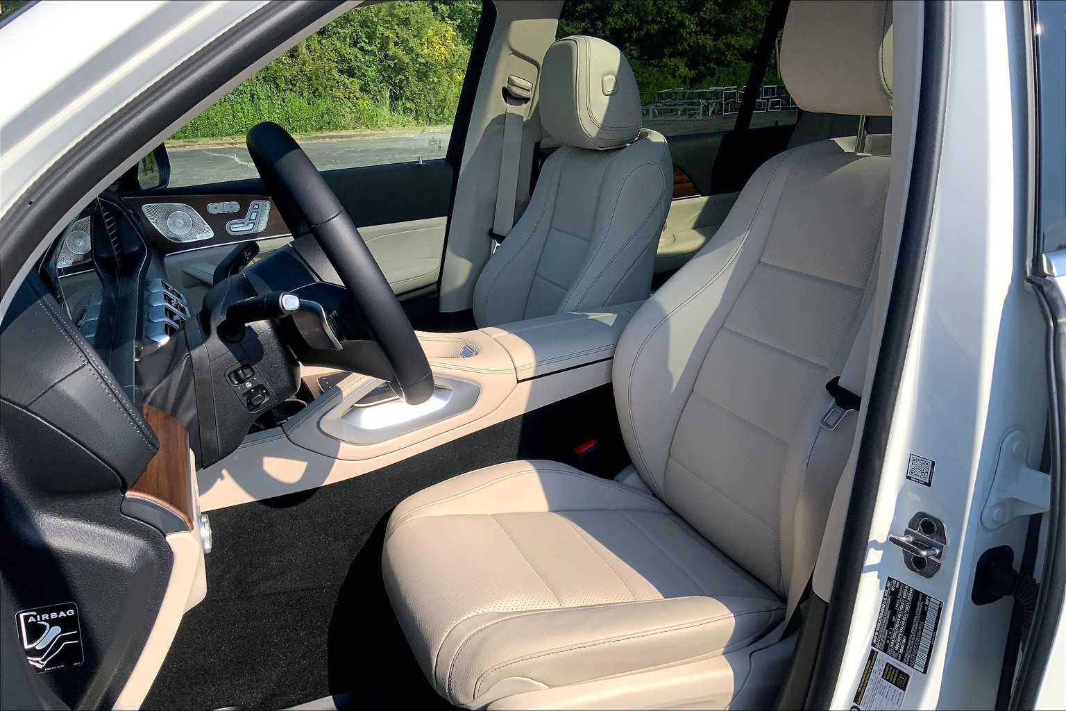 2026 Mercedes-Benz GLS 450 Image 7 of 16