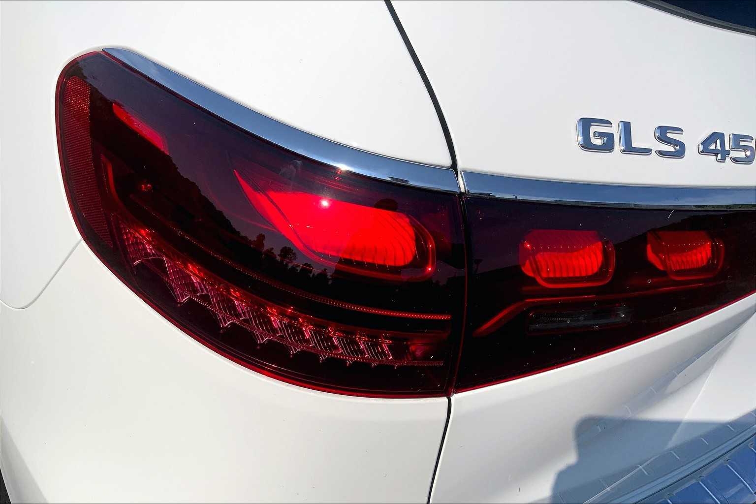 2026 Mercedes-Benz GLS 450 Image 10 of 16