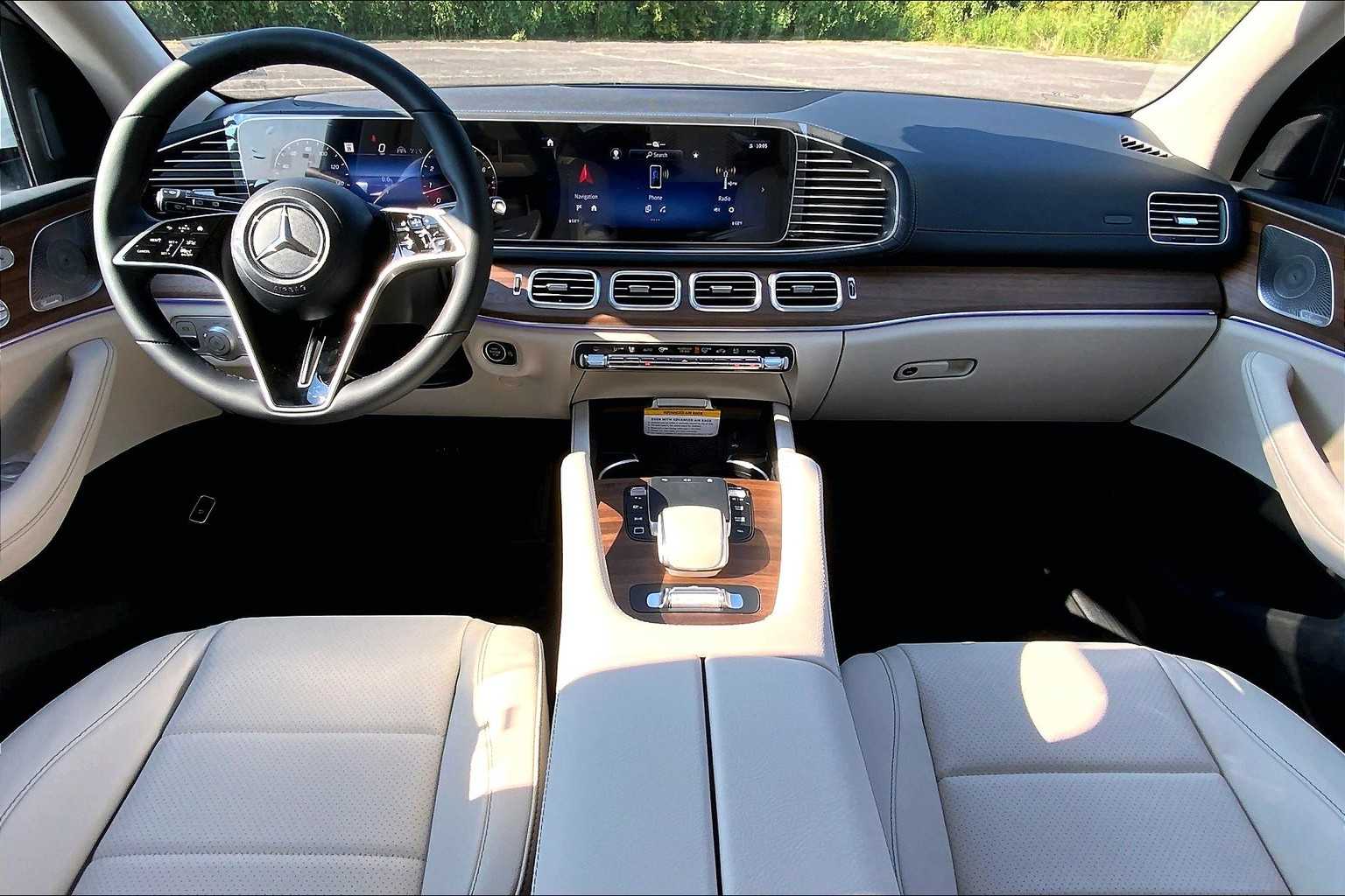 2026 Mercedes-Benz GLS 450 Image 9 of 16