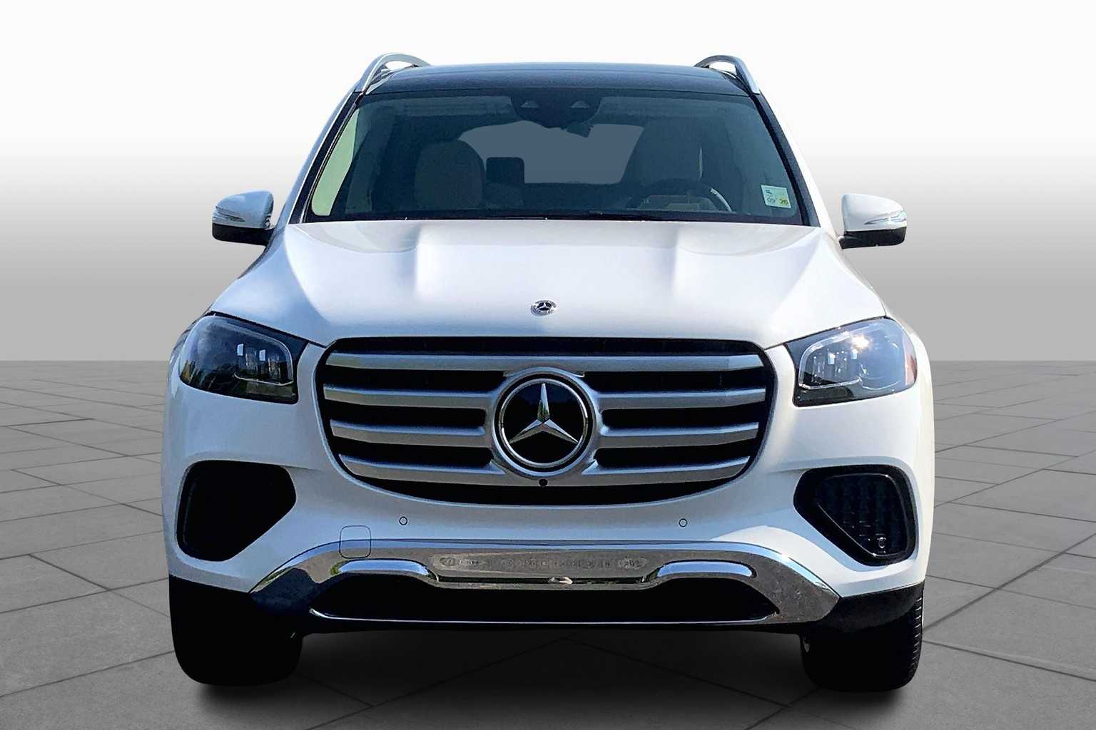 2026 Mercedes-Benz GLS 450 Image 2 of 16