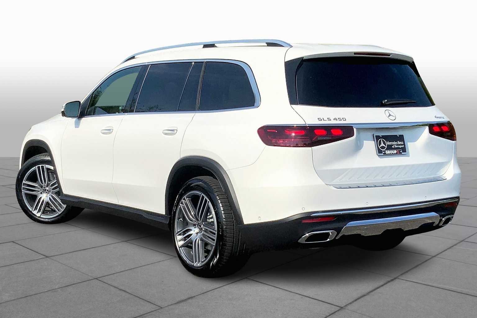 2026 Mercedes-Benz GLS 450 Image 5 of 16