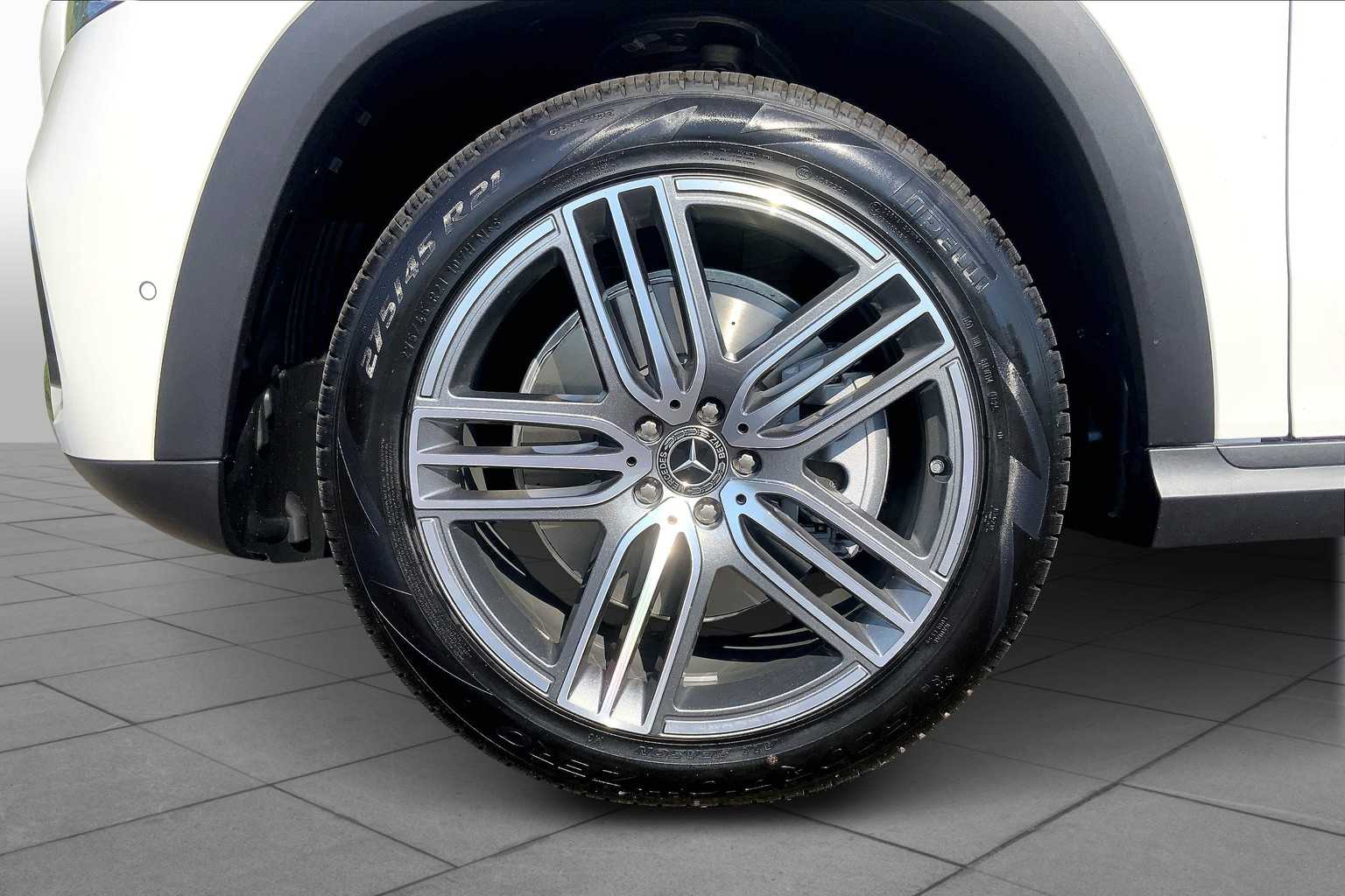 2026 Mercedes-Benz GLS 450 Image 6 of 16