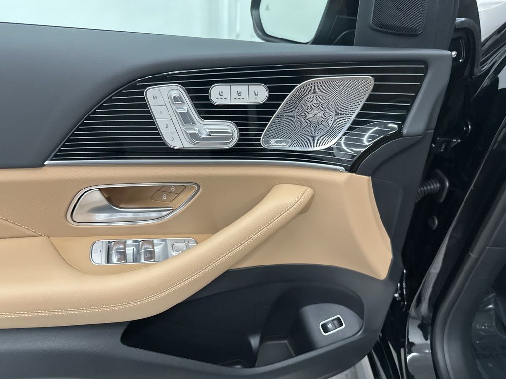 2026 Mercedes-Benz GLS 450 Image 27 of 36
