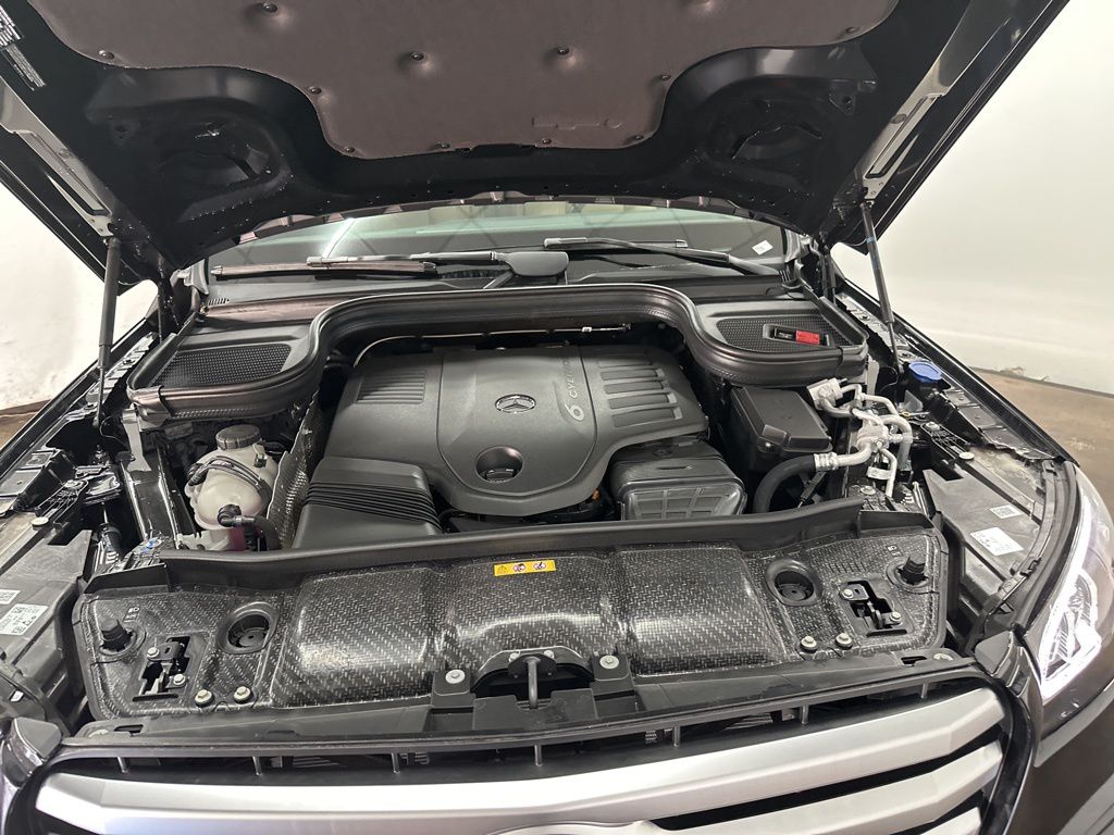 2026 Mercedes-Benz GLS 450 Image 8 of 36