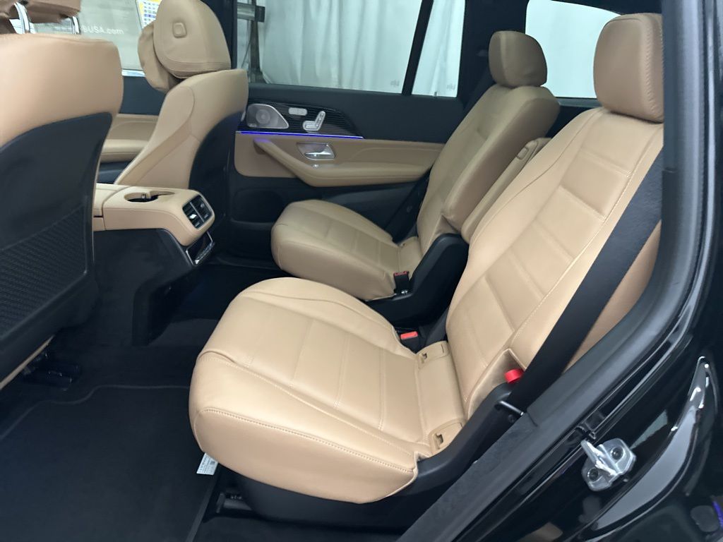 2026 Mercedes-Benz GLS 450 Image 14 of 36