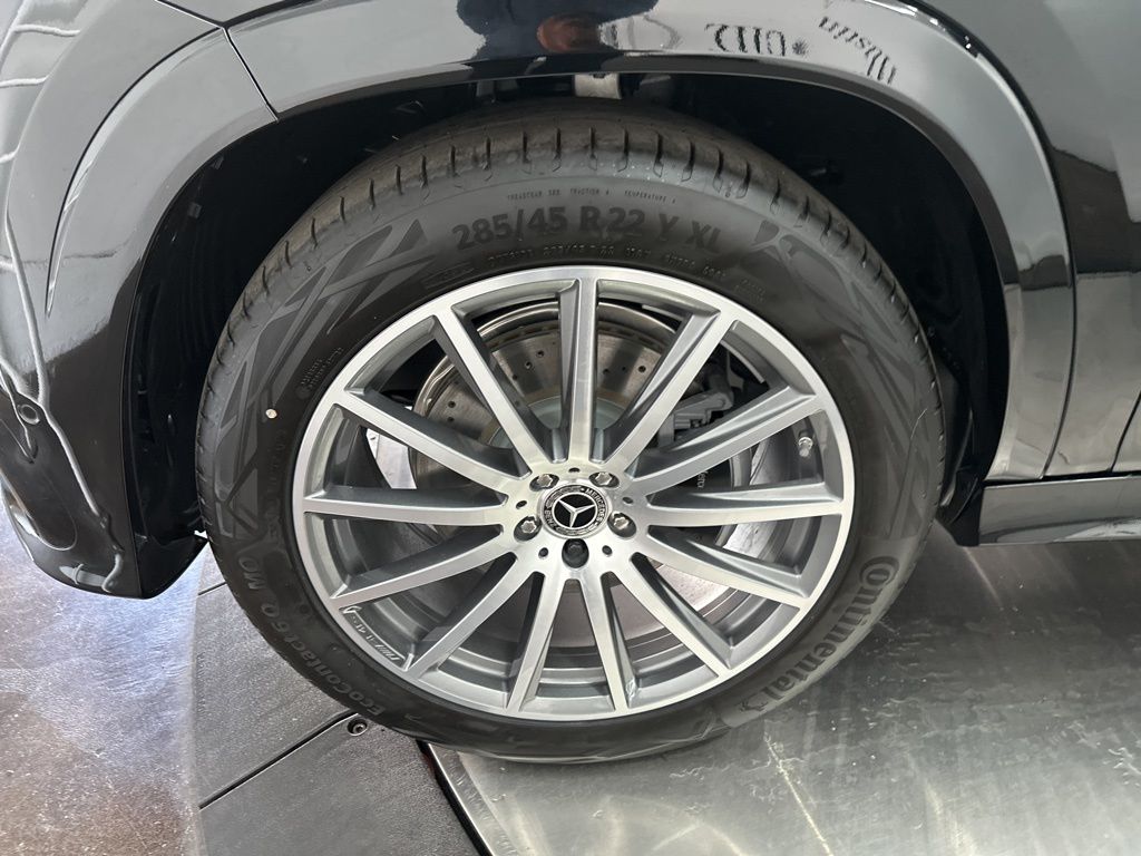 2026 Mercedes-Benz GLS 450 Image 9 of 36