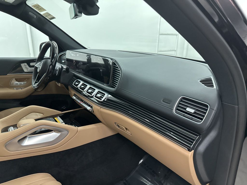 2026 Mercedes-Benz GLS 450 Image 19 of 36
