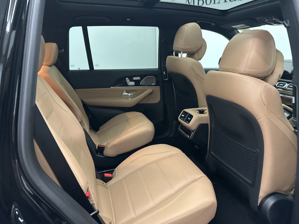 2026 Mercedes-Benz GLS 450 Image 15 of 36