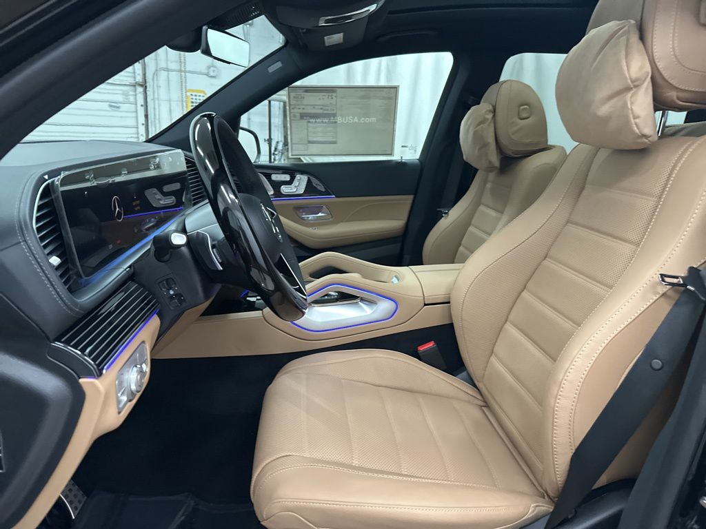 2026 Mercedes-Benz GLS 450 Image 17 of 36
