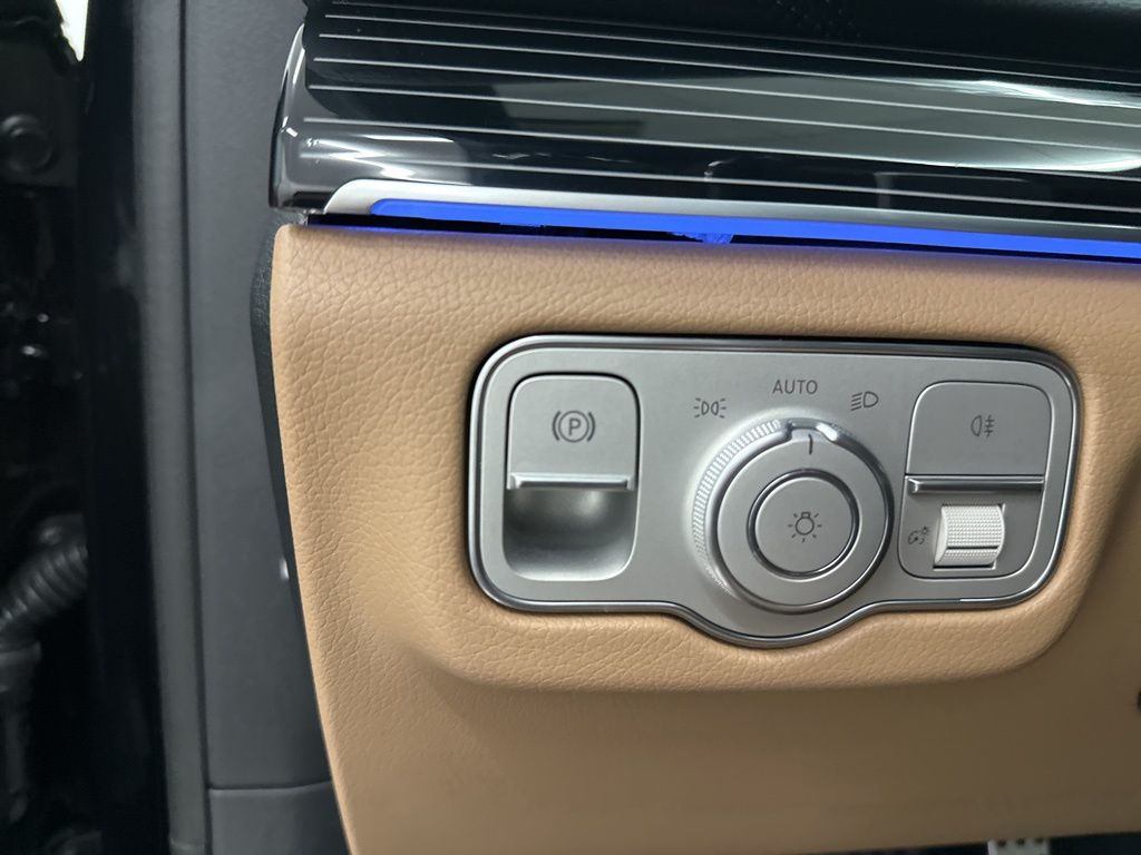 2026 Mercedes-Benz GLS 450 Image 28 of 36