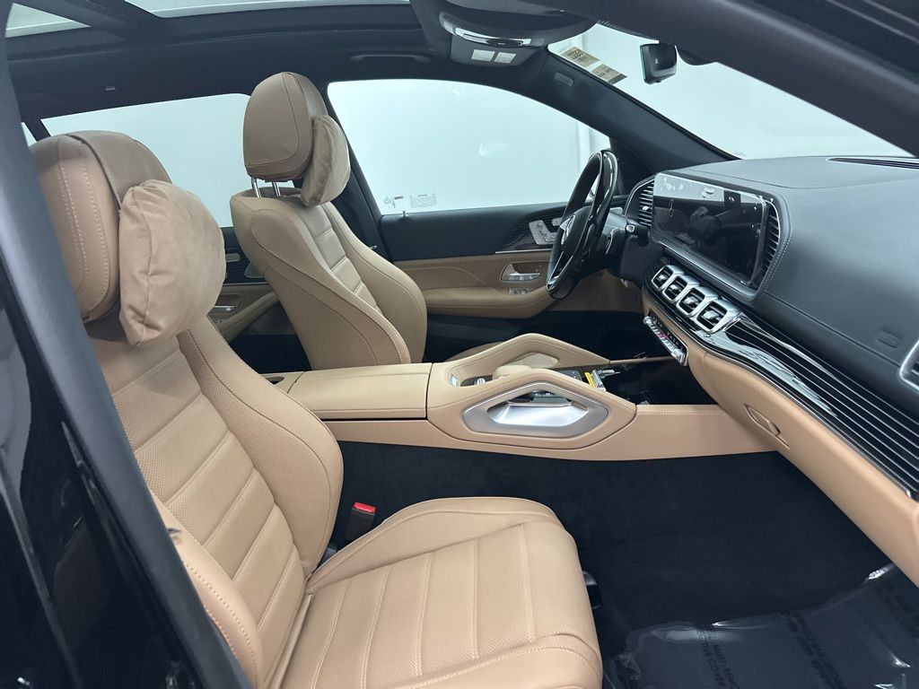 2026 Mercedes-Benz GLS 450 Image 16 of 36