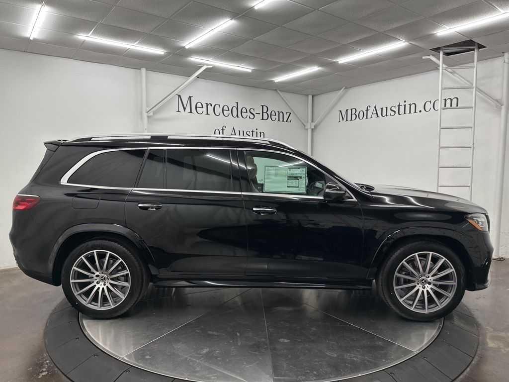 2026 Mercedes-Benz GLS 450 Image 4 of 36
