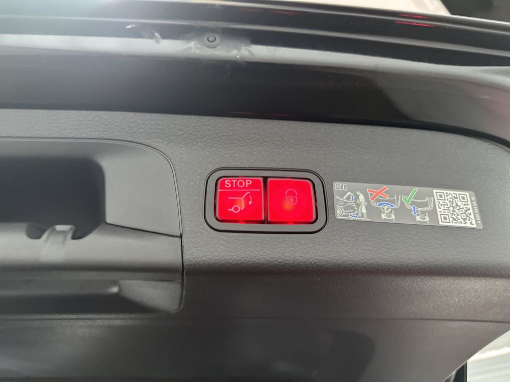 2026 Mercedes-Benz GLS 450 Image 30 of 36