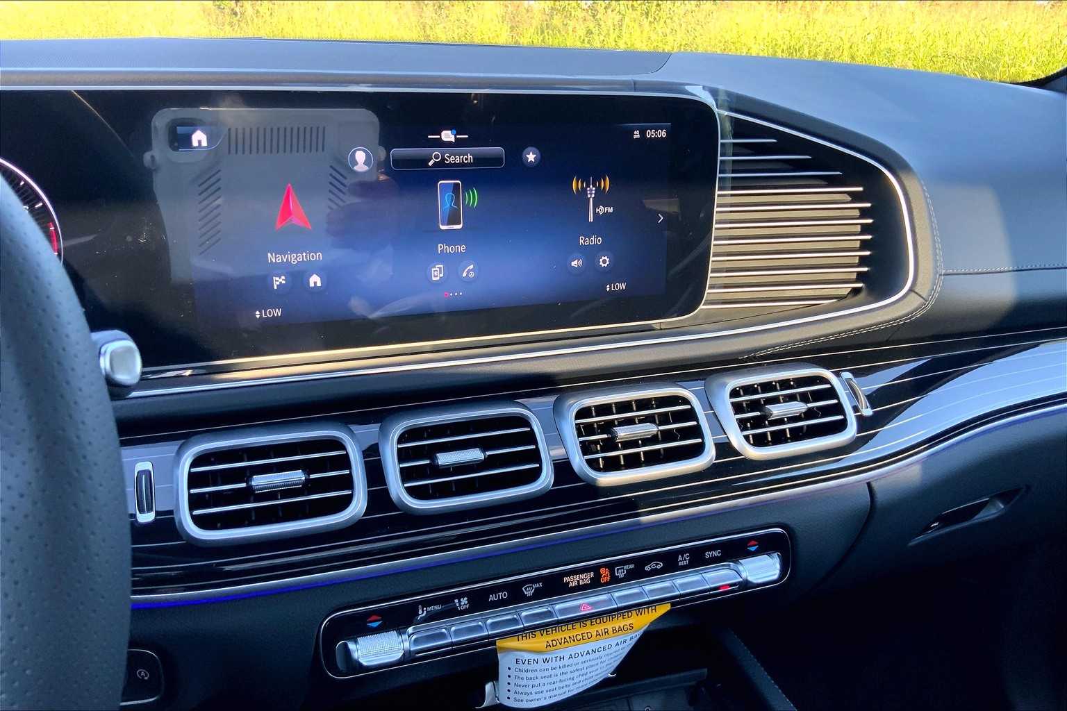 2026 Mercedes-Benz GLS 450 Image 10 of 16