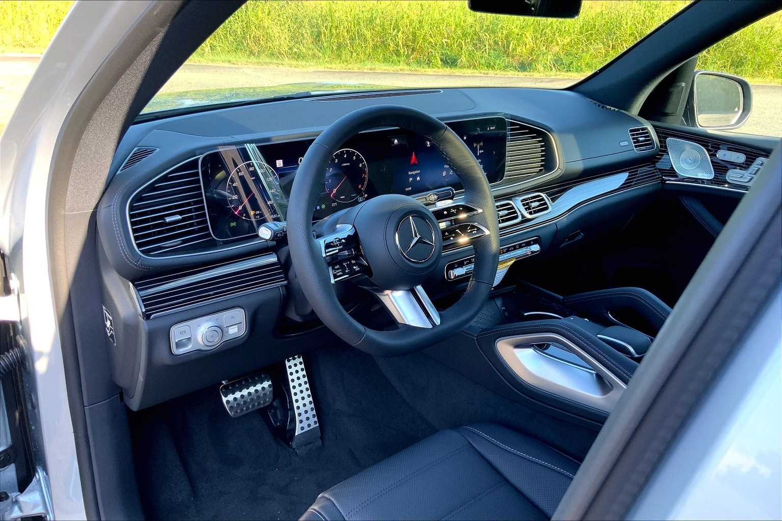 2026 Mercedes-Benz GLS 450 Image 8 of 16