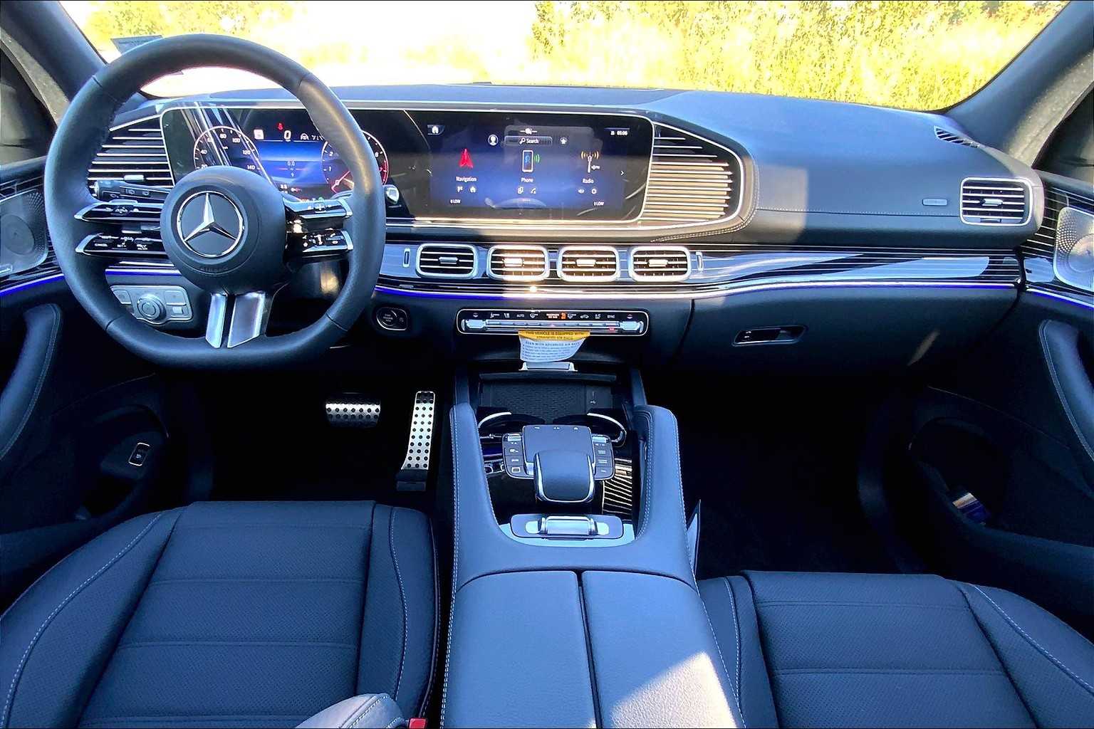 2026 Mercedes-Benz GLS 450 Image 9 of 16