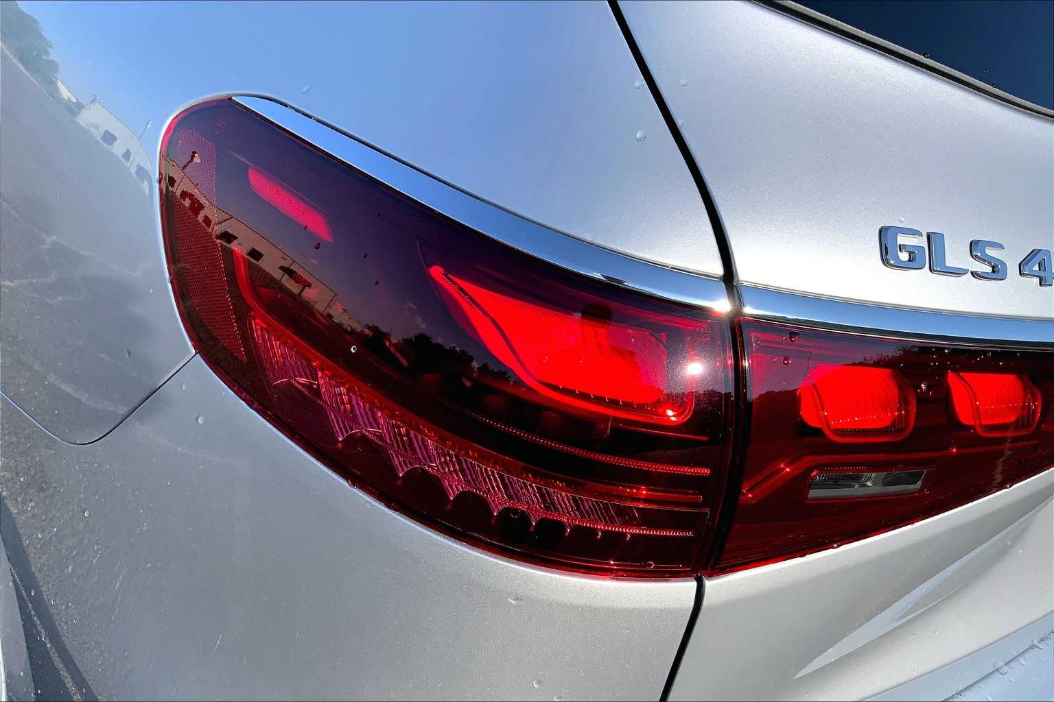 2026 Mercedes-Benz GLS 450 Image 15 of 16