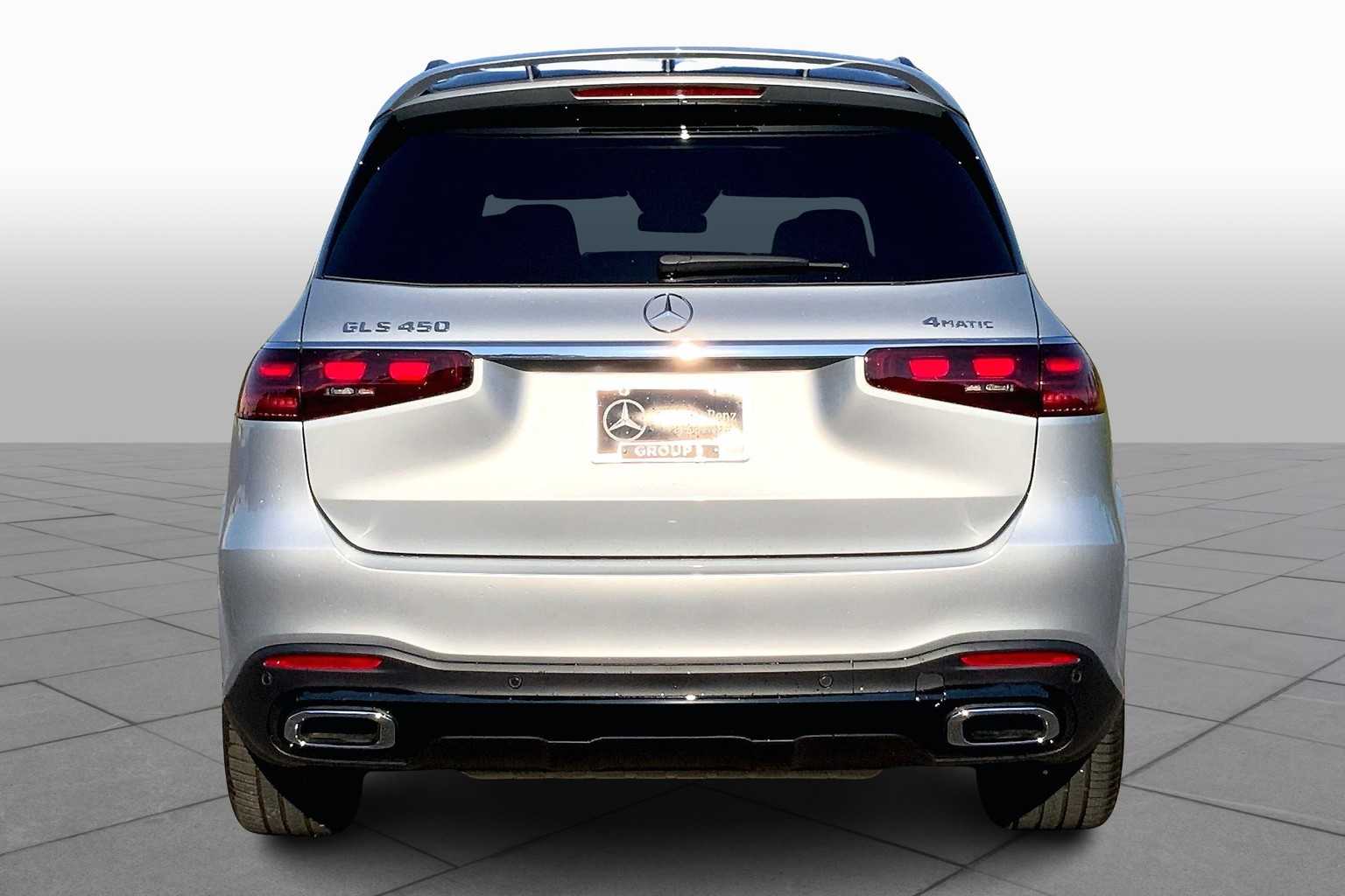 2026 Mercedes-Benz GLS 450 Image 4 of 16