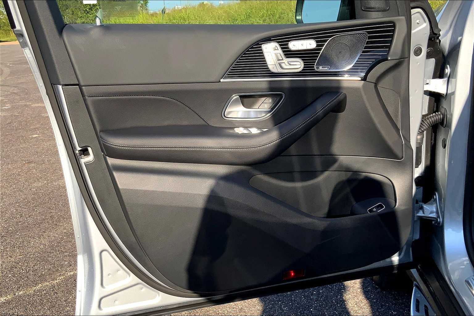 2026 Mercedes-Benz GLS 450 Image 12 of 16