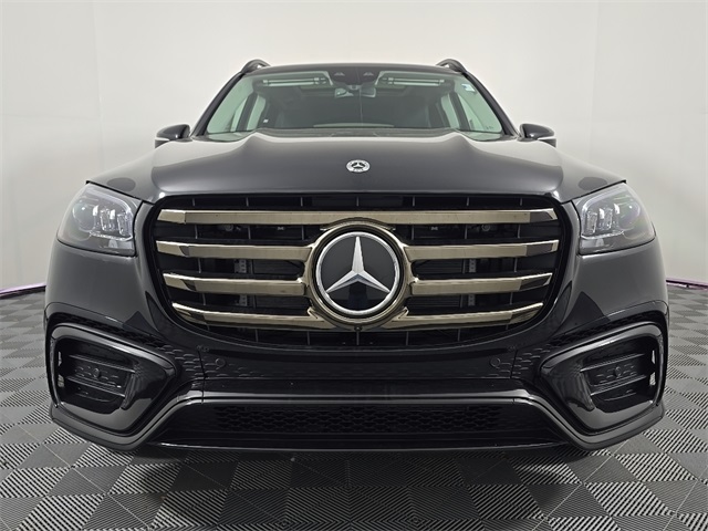 2026 Mercedes-Benz GLS 450 Image 2 of 32