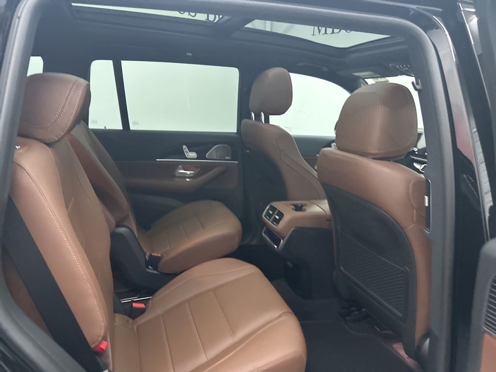 2026 Mercedes-Benz GLS 450 Image 14 of 36