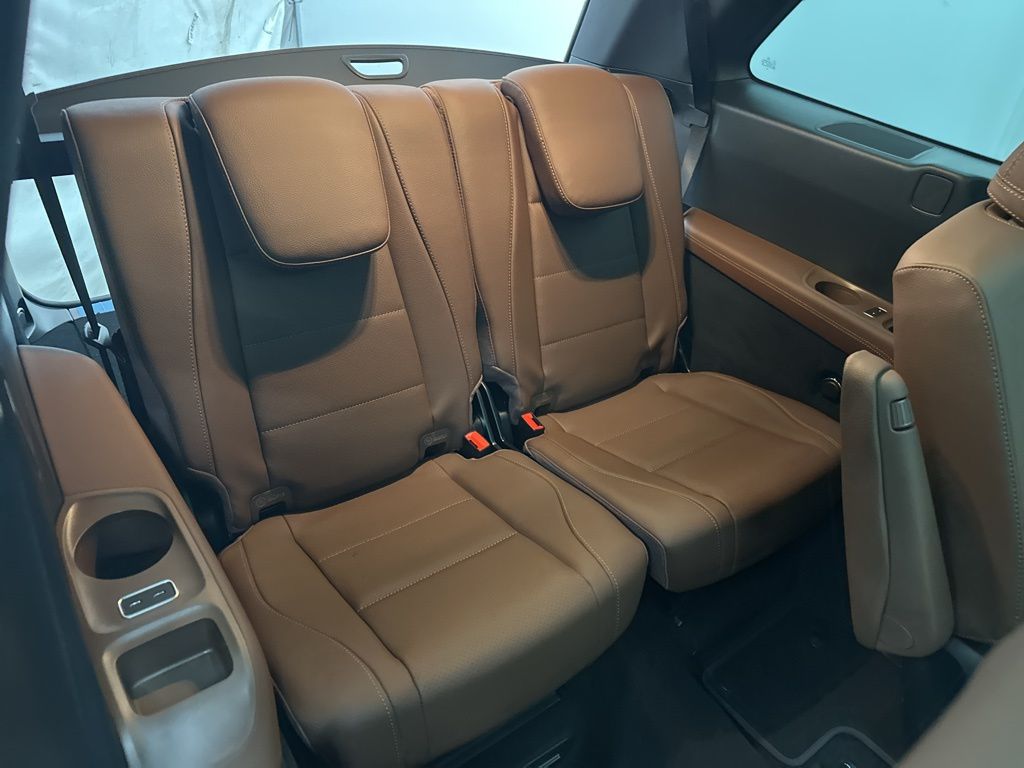 2026 Mercedes-Benz GLS 450 Image 13 of 36