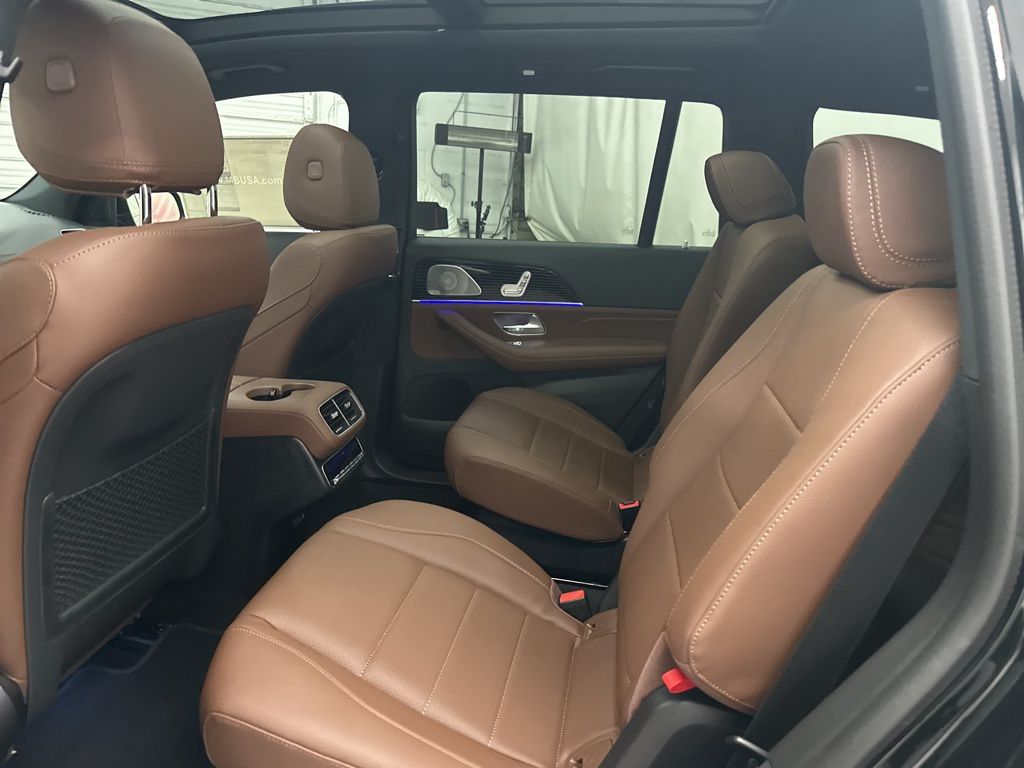 2026 Mercedes-Benz GLS 450 Image 17 of 36
