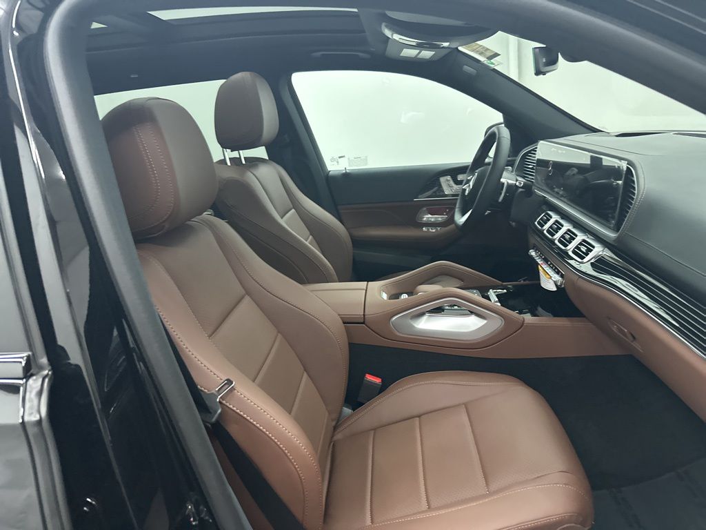2026 Mercedes-Benz GLS 450 Image 15 of 36