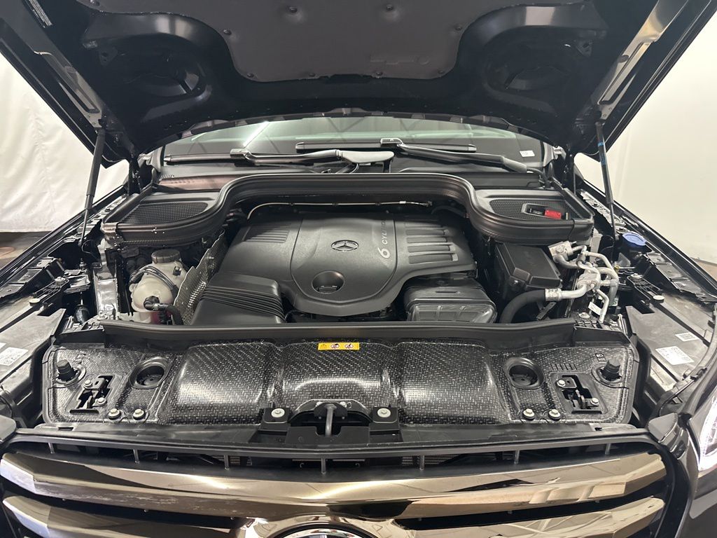 2026 Mercedes-Benz GLS 450 Image 8 of 36