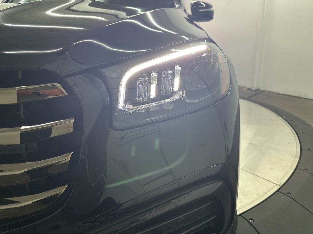 2026 Mercedes-Benz GLS 450 Image 11 of 36