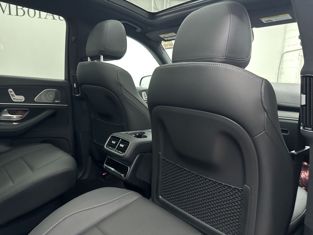 2026 Mercedes-Benz GLS 450 Image 21 of 39